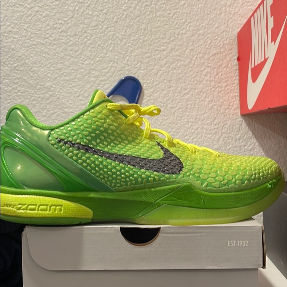 Kobe VI Protro “Grinch”